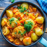 тушеная капуста с картофелем